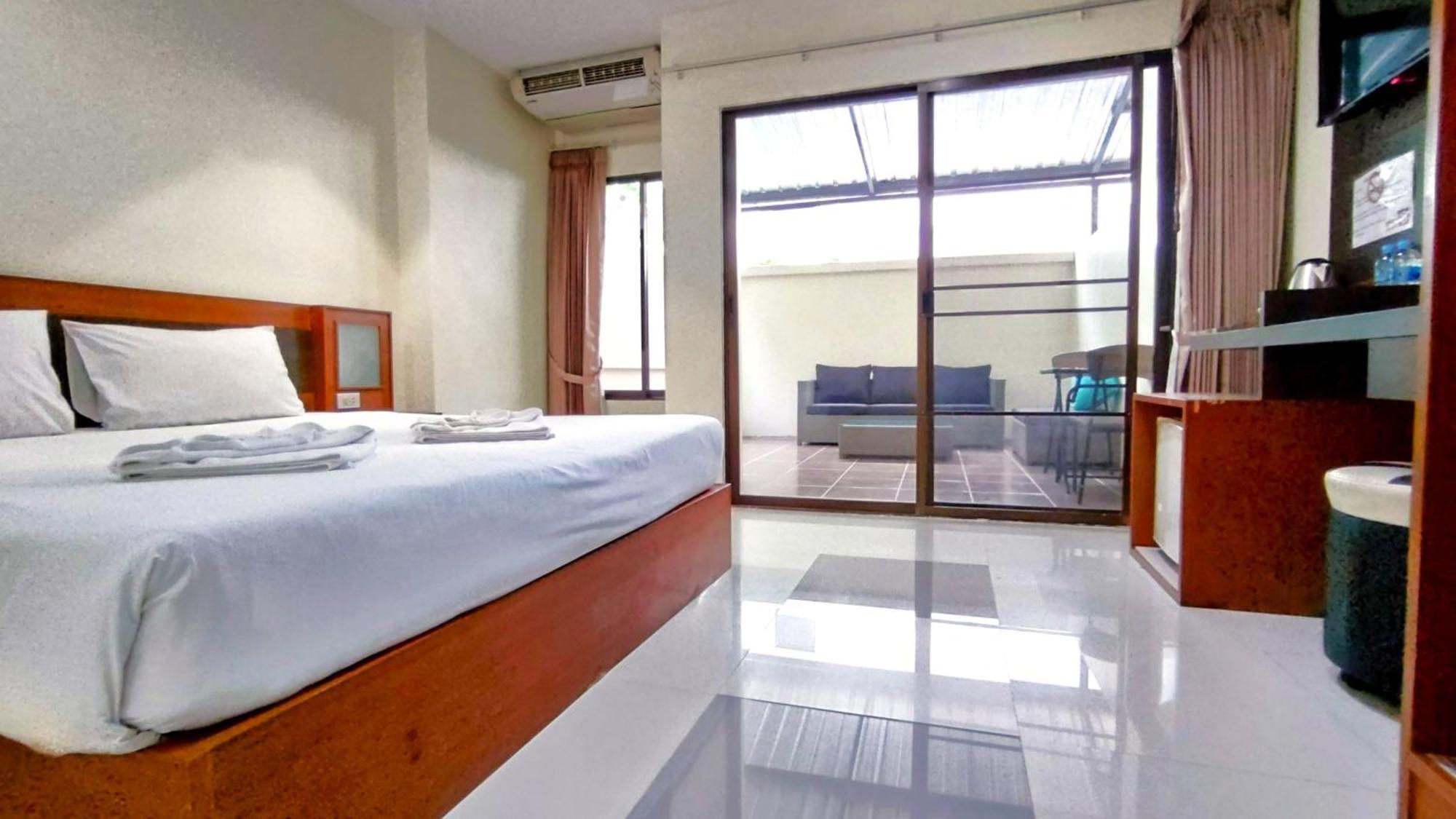 Lucky Buako Hotel Patong Exterior photo