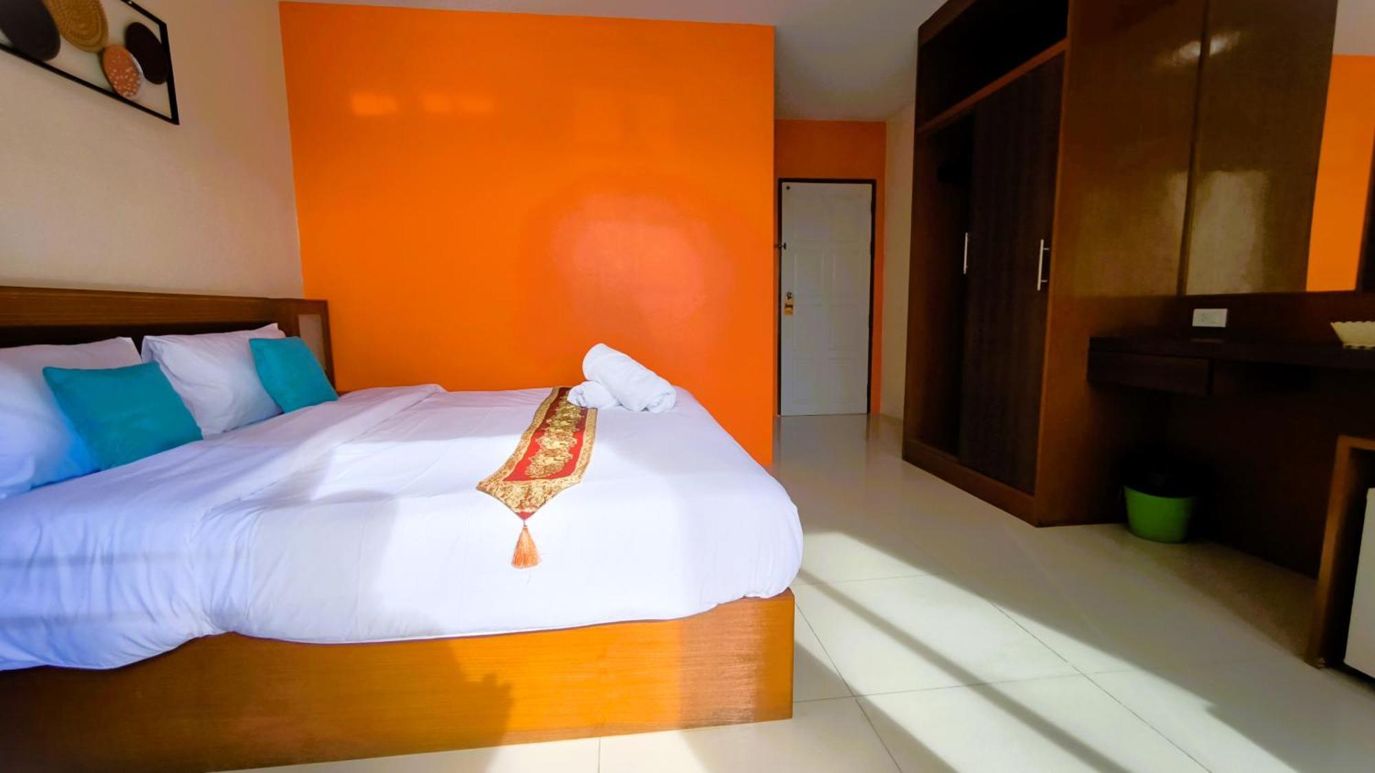 Lucky Buako Hotel Patong Exterior photo