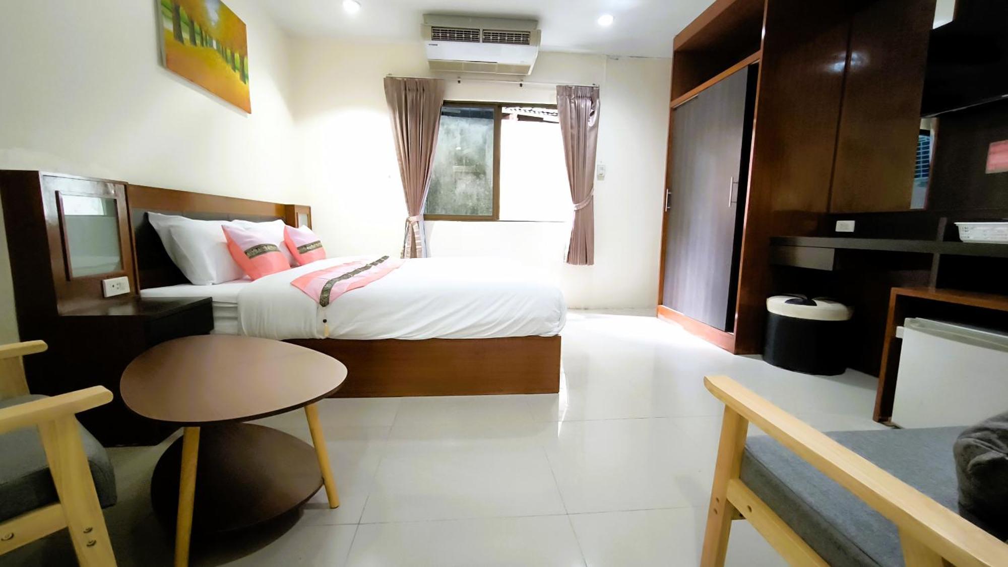 Lucky Buako Hotel Patong Exterior photo