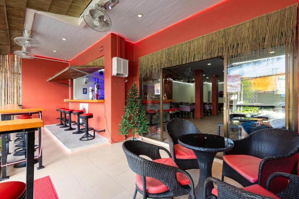 Lucky Buako Hotel Patong Exterior photo